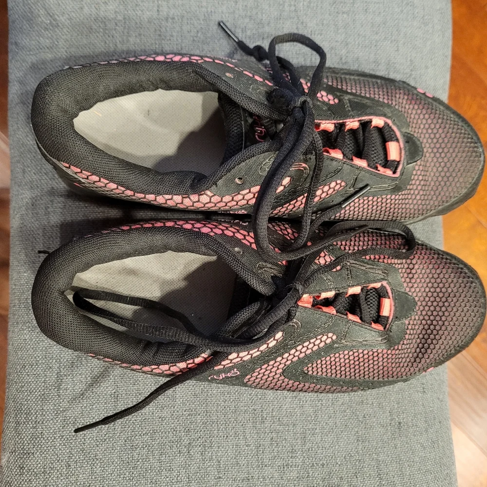 Ryka athletic shoe. Black & pink. Great tread